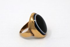 Gold ring with "cat's eye" banded agate.