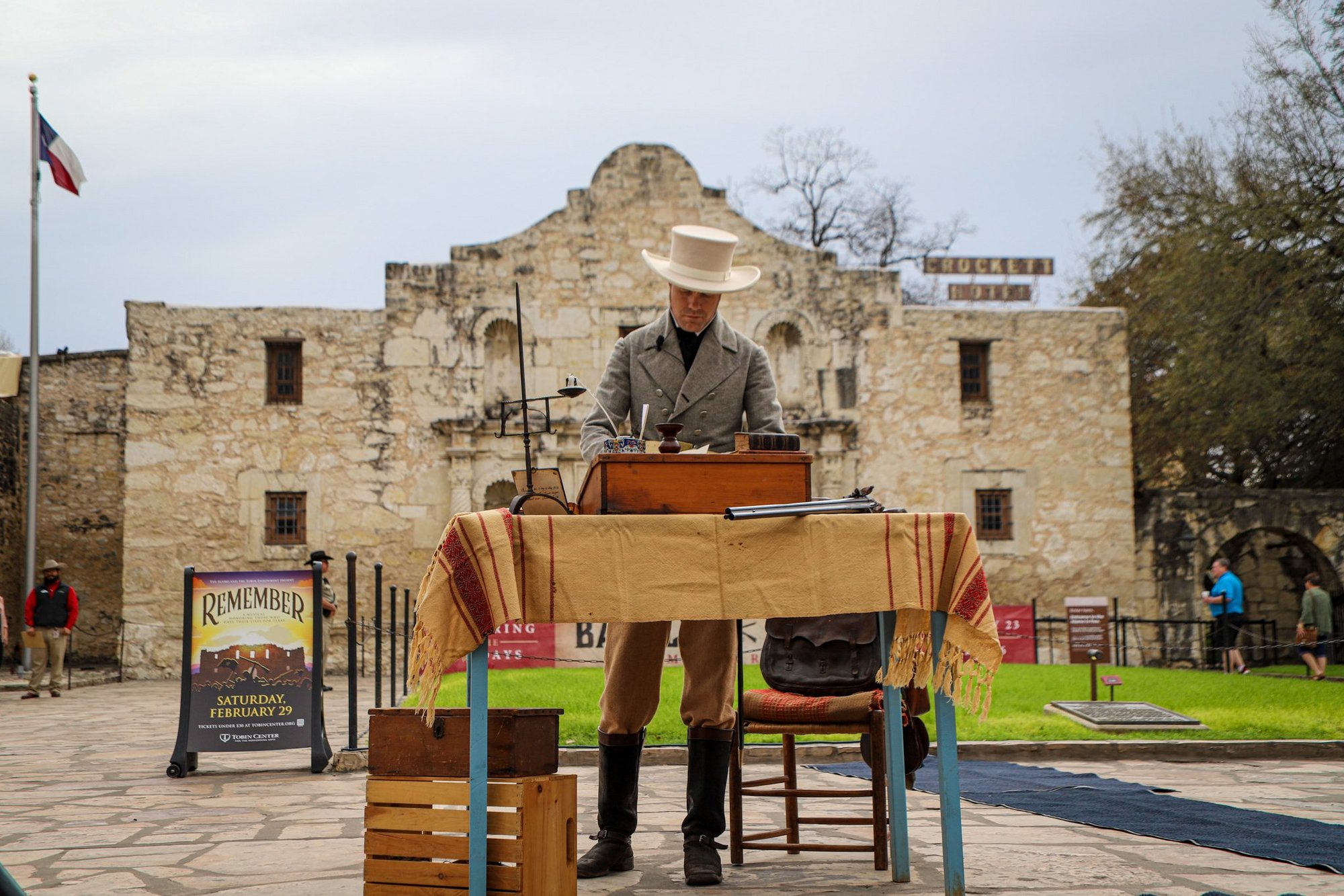 Country Music Star William Beckmann Leads Alamo's Reading Of The Travis ...